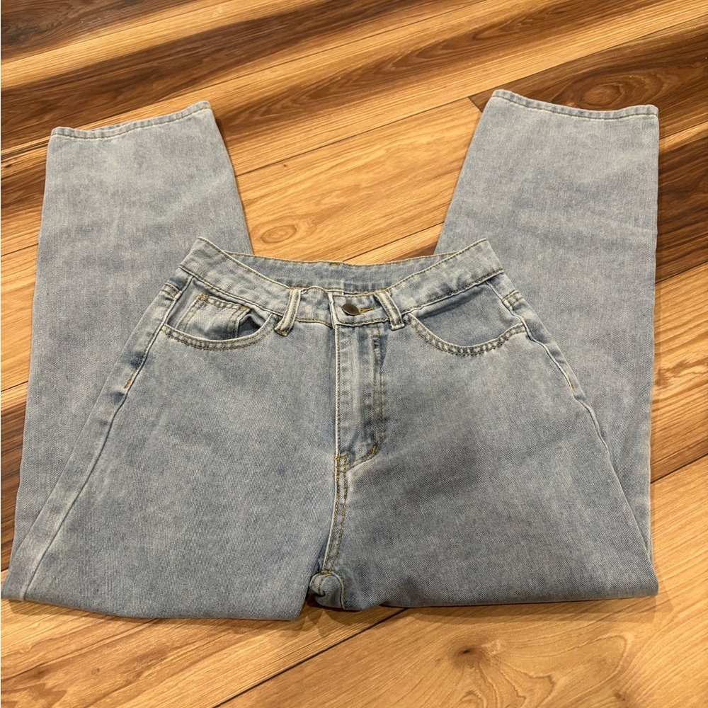 Women’s Petite Wide Leg Distressed Jeans - Picture 2 of 5